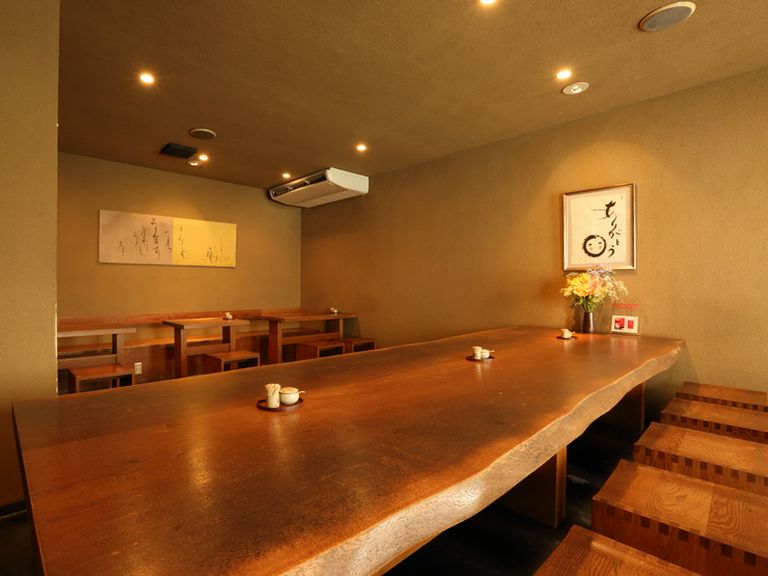 木の温もりが感じられる、洗練された和の空間