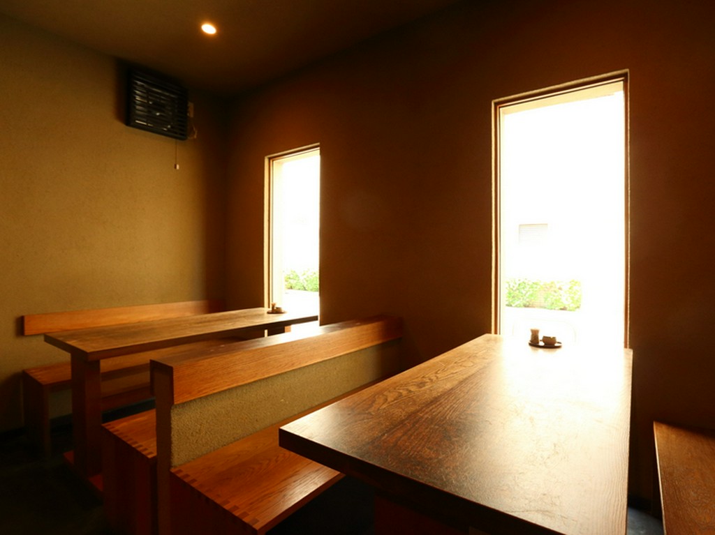 最大6人まで着席可。家族で楽しめるテーブル席