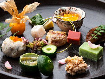 目にも鮮やかな、五感で感じられる料理が揃った『八寸』
