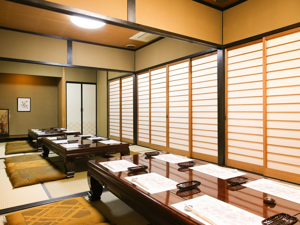 個室としても、大広間としても、人数に合わせて使える座敷席