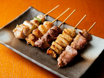 部位ごとの魅力を満喫できる『焼鶏各種』