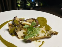 蒸しアワビ　肝の焦がしバターソース