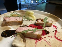 アミューズ＋前菜盛り合わせ＋パスタ＋豚ロースの炭焼

コースでお料理を堪能していただきます。