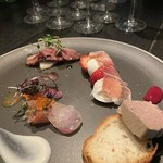 リーズナブルなランチコース
アミューズ＋前菜盛り合わせ＋パスタ
(+￥550でデザート追加できます。）