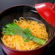 今は珍しいメニューになりつつある『たまごそうめん』ですが、店主が5年以上かかって最高の美味しさに仕上げました。ぜひ味わいたい逸品です。