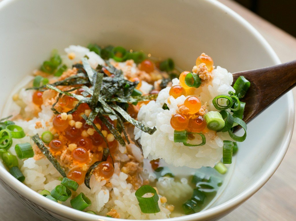 お米、魚介類、お茶など、宮城産の食材を中心に