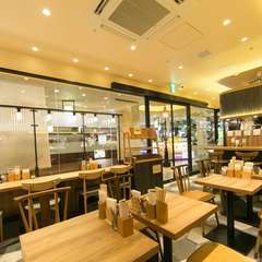 女性一人でも、気兼ねなく美味しいお酒や食事を満喫