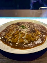 オムレツライス～自家製山形牛デミグラスソース～