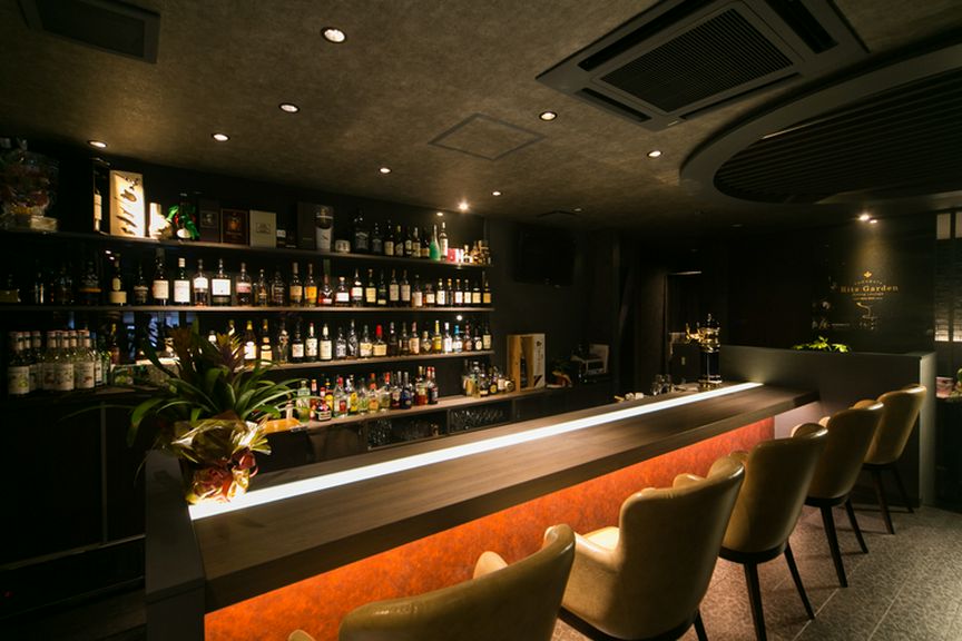 デートや宴会に。美味しいカクテルやウイスキーをご用意