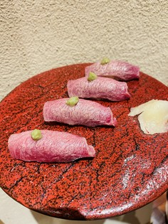 赤酢めしが決めて『山形牛の握り』980円