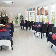 明るくスタイリッシュなサンルームが魅力的