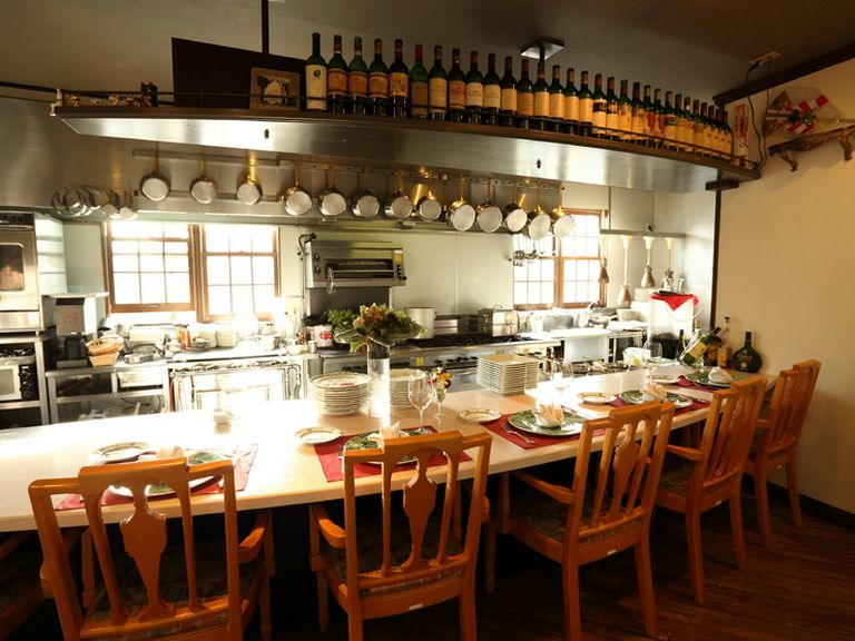 料理人との会話を楽しみながら、大人の時間を愉しめるカウンター