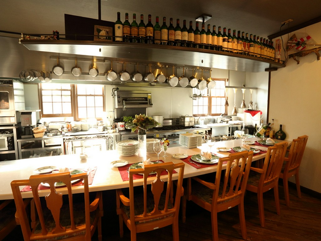 料理人との会話を楽しみながら、大人の時間を愉しめるカウンター