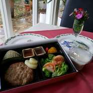 特大ハンバーグ弁当