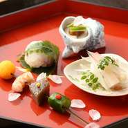 料理に使用するのは、地産地消を大切に選りすぐられた、地元産を中心とした食材。魚は淡路、神戸、明石の魚介類、野菜も地のものを中心に使用されています。盛り付けも美しく、目でも楽しめる逸品揃いです。