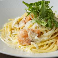 スモークサーモンのスパゲティ　レモン風味のクリームソース