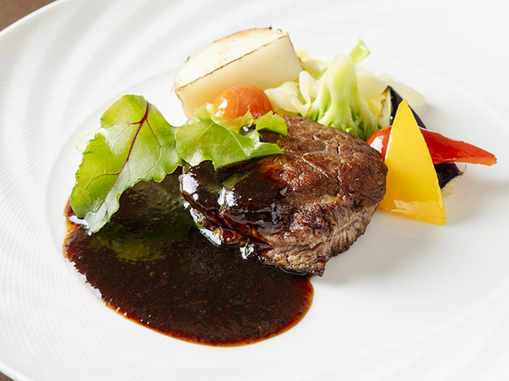 十勝産牛フィレ肉のステーキランチ（100g）　　黒にんにくマデラソース