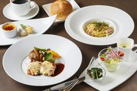 <メイン料理>(どちらかお選びください)
A)田舎どりもも肉(中札内村産)のソテー レモン風味のクリームソース
田舎どりむね肉(中札内村産)と白目大豆 大正金時豆(本別町産)のトマト煮込み