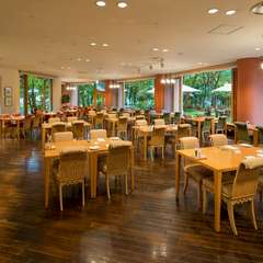 美しい庭を眺められる癒しの空間