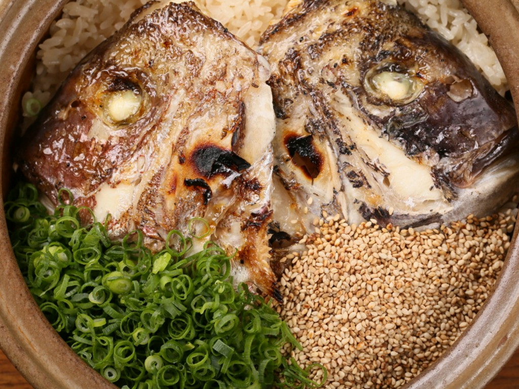 鯛と鰹の出汁がよく出ている、店の名物料理『町家の鯛めし』　3～4人前