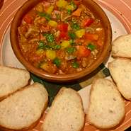 トマトベースのアヒージョ(ピリ辛も出来ます)