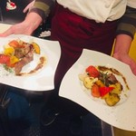 :全てのコース料理一人ずつの皿料理になります。