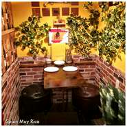 店内に1歩入ると、そこはスペイン。異国の雰囲気を存分にご堪能いただけます。女性には特に人気で、お客様の8割は女性の方です。