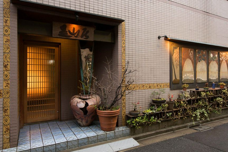 伝統的なメインストリートに暖簾を掲げる江戸前の誇り