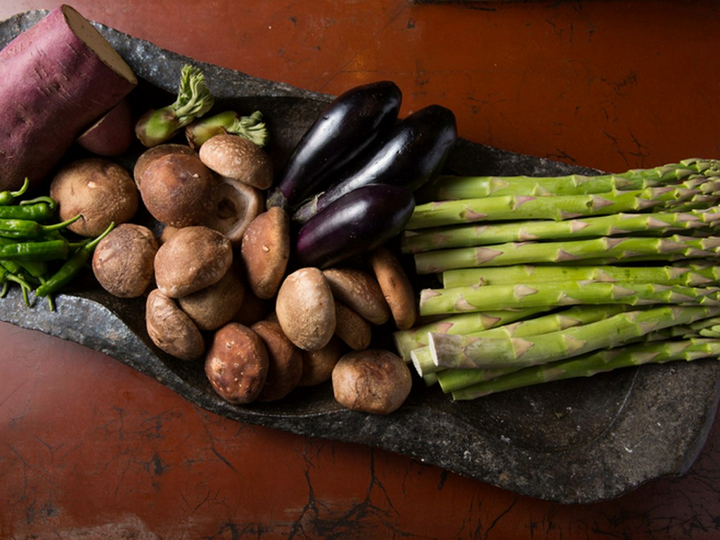 魚介に劣らぬ存在感を放つ、季節の野菜や山菜