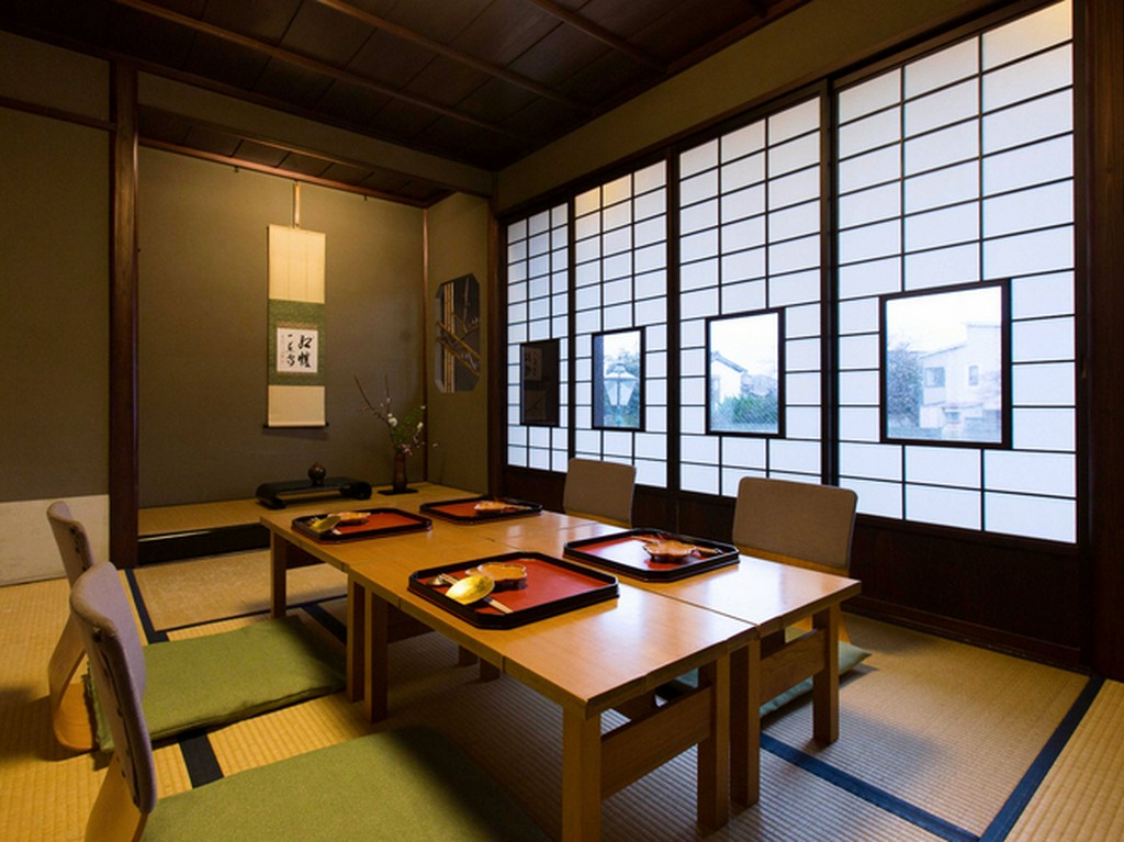 ゆったりと食事を楽しむなら2階の和室がおすすめ