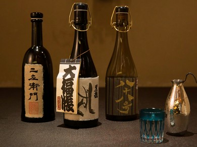 圧巻の『黒龍』ラインナップ。料理のお供はぜひ日本酒を