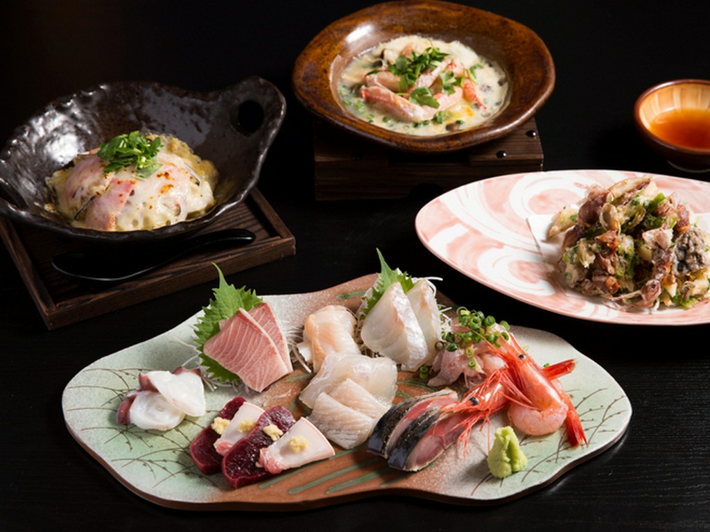 奥能登から直送の魚介はもちろん、野菜なども地元産が中心