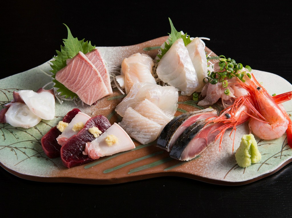 客の大半が注文する『刺身盛り合わせ 9種』