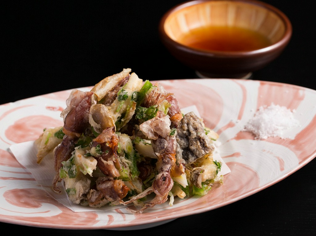 春だけの季節限定メニュー『ホタルイカと山菜の天ぷら』