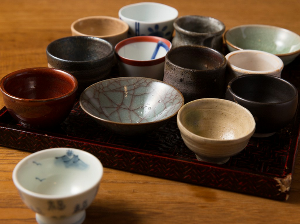 こだわりの日本酒を楽しむための酒器も店主のセレクト