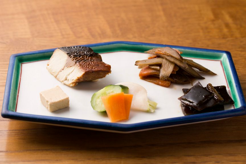 お任せ酒肴五品盛り（限定十食）