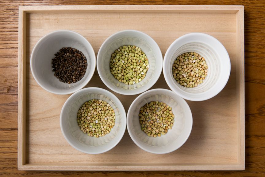 蕎麦農家との密な関係を築き、仕入れる全国各地の蕎麦