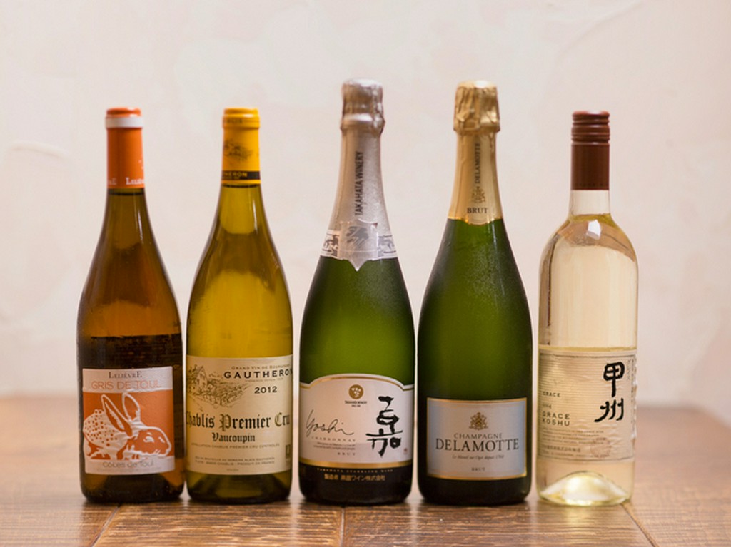 豊富な一品料理とともに楽しむ、蕎麦屋のマリアージュ