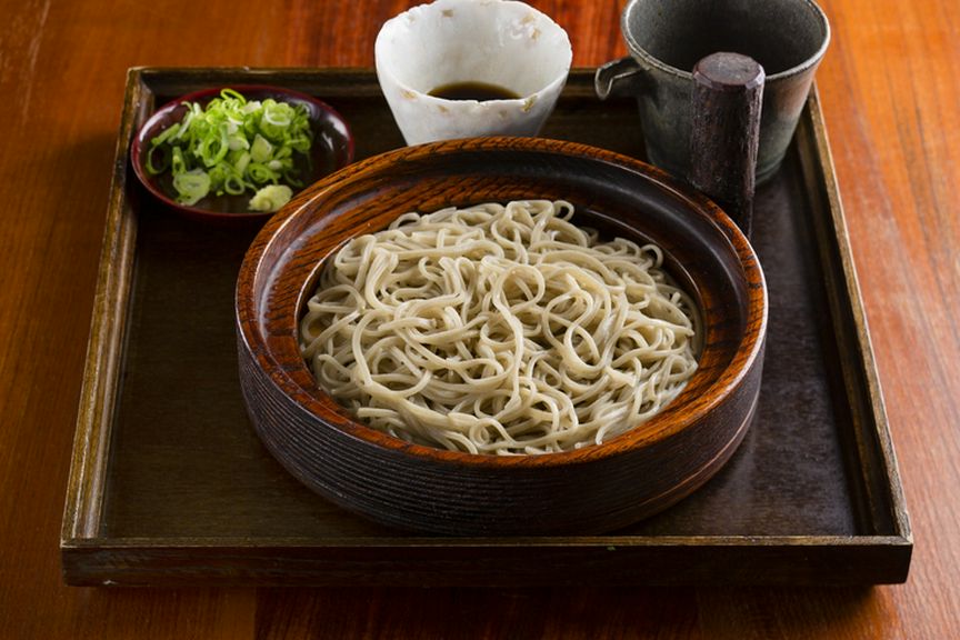 その日の気候などを見極めて蕎麦粉をブレンドした十割蕎麦