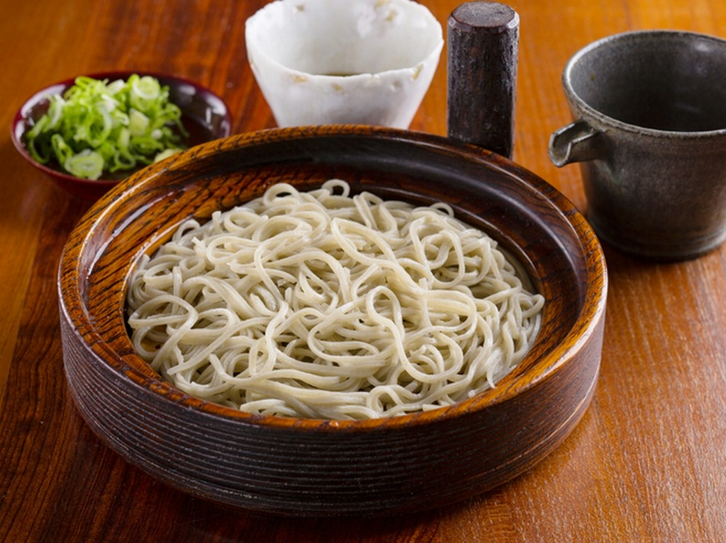 長野県産と新潟県産の蕎麦を自家製粉し、ブレンドを微調整