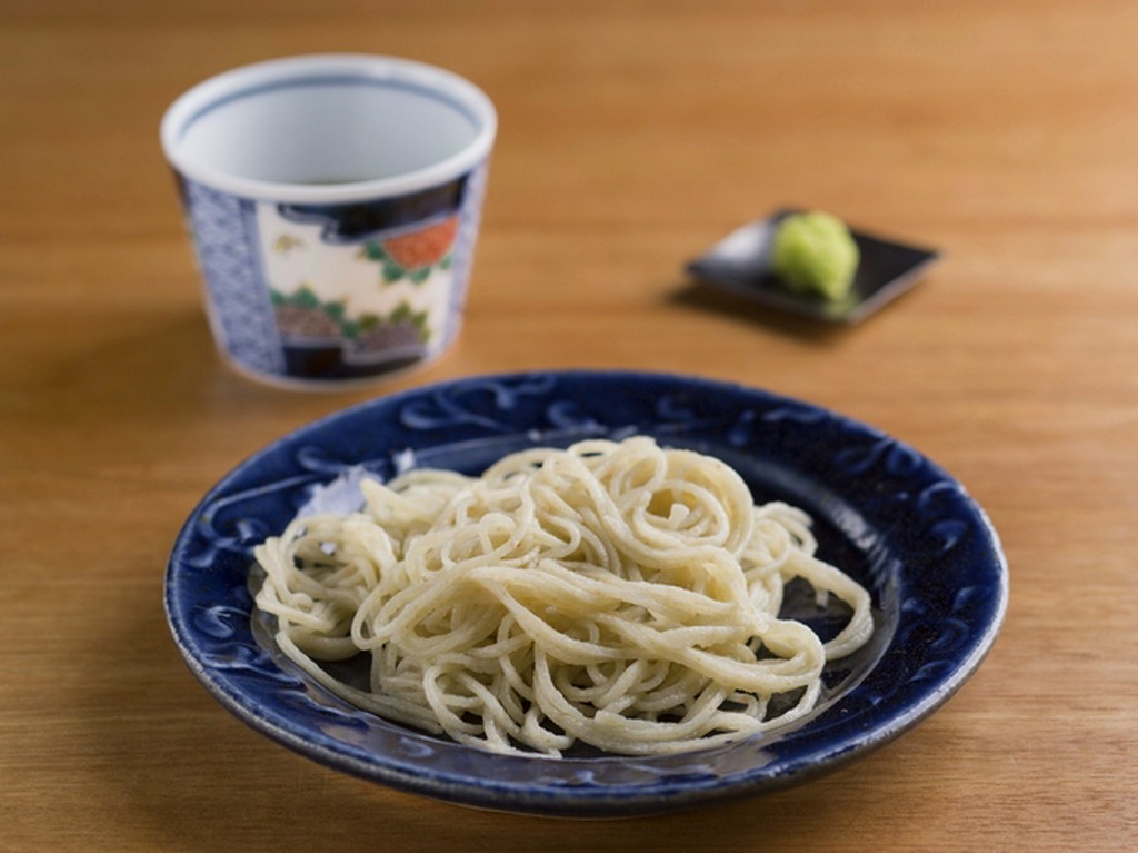 毎回異なる産地の蕎麦を異なる形で打つ、一期一会の味