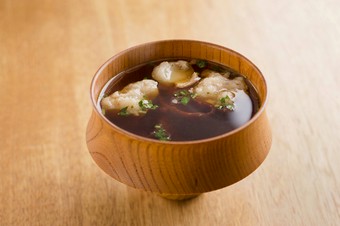 甘みある和牛の脂と風味豊かな鰹出汁が絶妙に調和する『和牛もつ』