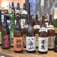 厳選した日本酒が20種類、他の酒類も豊富で好みの味が選べる