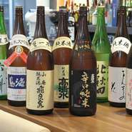 日本酒をはじめ、ワインや焼酎、シャンパン、ウイスキーなど、多くの酒類を取り揃えています。お客様のお好みで、料理に合う飲み物を選んでいただき、料理とお酒の両方で満足していただけることを目指しています。