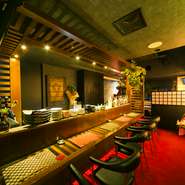 飲んで歌って、リフレッシュできる居酒屋です。何曲でもカラオケは無料なのでとてもリーズナブル。テレビが3台あるので、酒を飲みながらのスポーツ観戦も一興。店の奥にあるプライベート空間は8名から貸切できます。