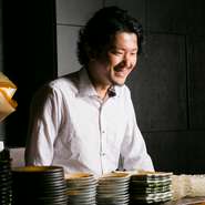無料でカラオケを使えるお店なので、仲間と一緒に楽しく盛り上がれます。お客様の憩いの場として利用できる雰囲気づくりを心がけているので、気軽にお立ち寄りください。