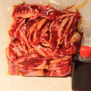 ・サガリ(300g)・1750円
・下駄カルビ(300g)・1880円
・豚ホルモン(200g)・700円
・焼肉弁当・・・1400円