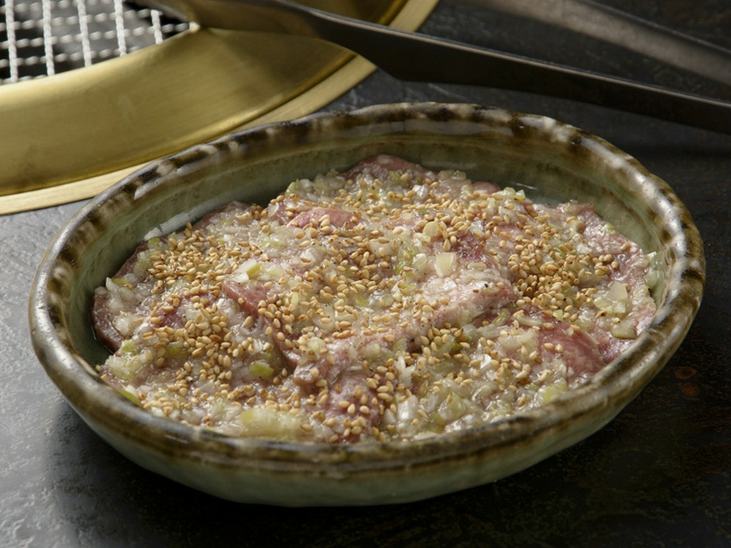 味の秘密は自家製たれにあり。あっさりとした塩味にねぎの風味が効いた自慢の一品『ねぎ塩牛タン』