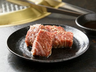 A5ランクの牛をセリで買い付け。最高級の素材をお試しあれ