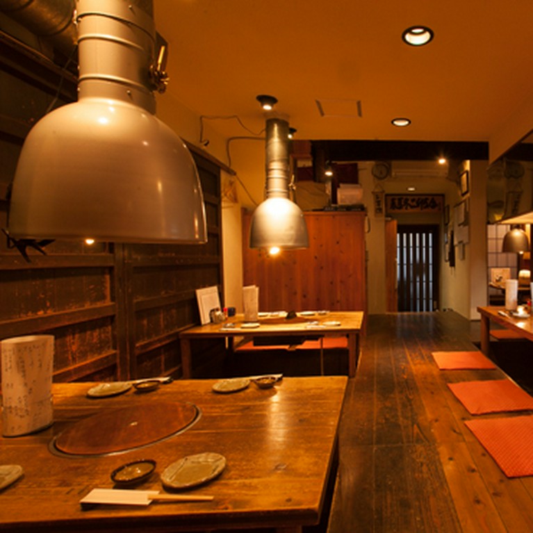 美味しい料理に舌鼓を打ちながら、女子会を